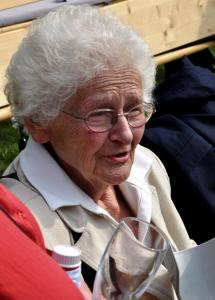 Oma der Braut