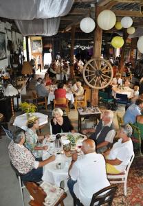 Kaffee & Kuchen in der Scheune
