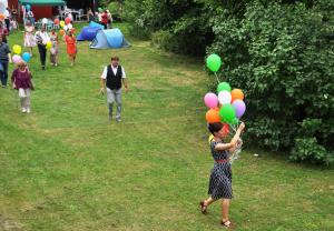 auf zum Teich - Luftballons steigen lassen